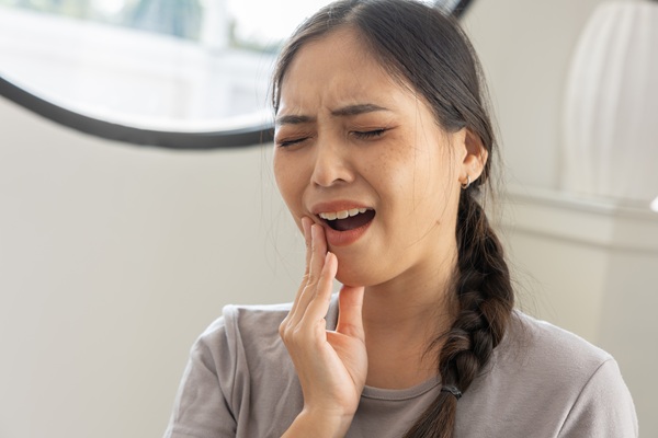 Emergency Dentist Care: What To Do When Dental Pain Strikes